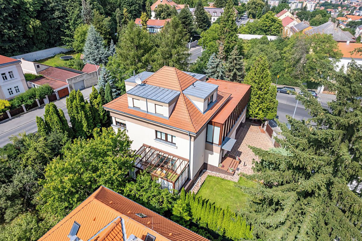 Prodej vily 473 m², pozemek 868 m²